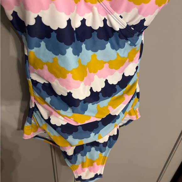Boden Ruched Sides Scalloped Print One Piece Swimsuit Size 4 Women’s - Picture 2 of 7